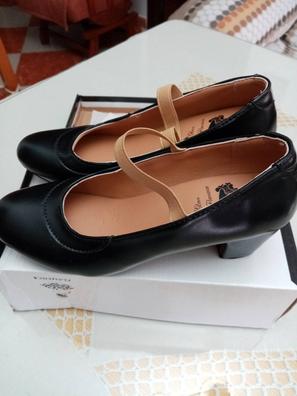 Zapatos de Sevillana Rosas Lunares Negros para Niños - Elegancia y  comodidad para atuendos de flamenca.