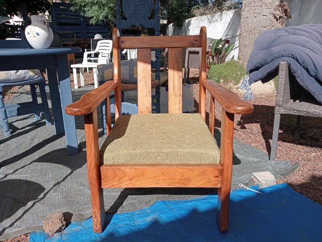 Milanuncios - Silla de madera con brazos tapizada