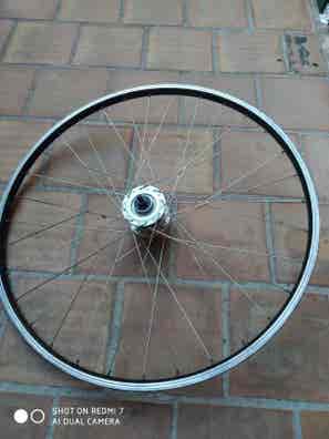 Rueda de 700 con buje dinamo de segunda mano Milanuncios
