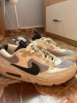 Zapatillas nike mujer blancas y doradas de segunda mano para mujer