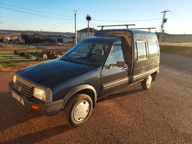 Epaves - c.1987 Citroën C15 pick-up bâché & 2009 Renaul…