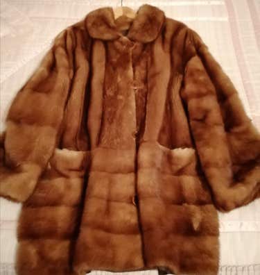 Abrigo de vison salvaje y complementos de segunda mano barata |