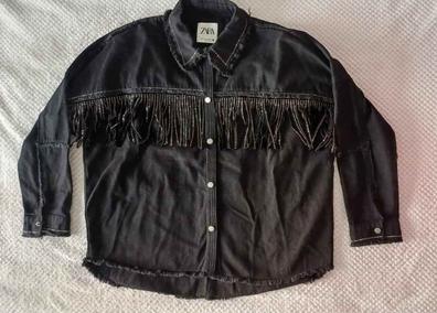 Chaqueta vaquera negra con flecos de brillantes zara Moda y