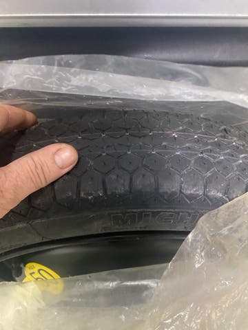 Milanuncios - Neumático Nitto negro nuevo