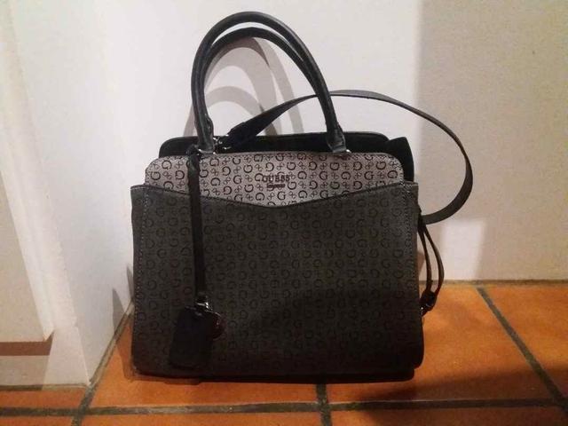 Milanuncios Bolso Guess de Los Angeles gris y negro