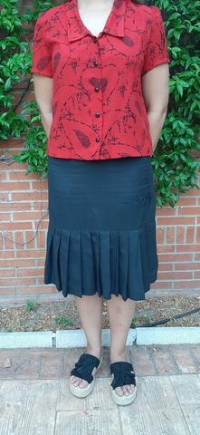 Falda negra discount con blusa roja