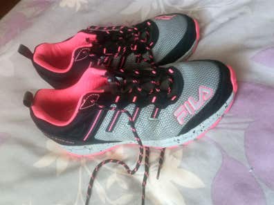 Milanuncios - Zapatillas FILA trail rosa y gris