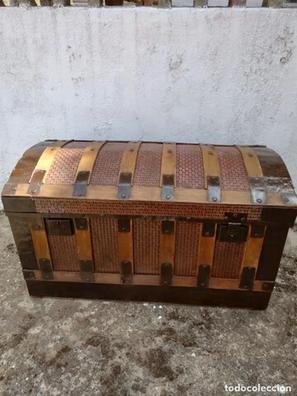  Baúl grande de madera marrón con cerradura estilo