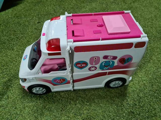 Barbie con online ambulancia