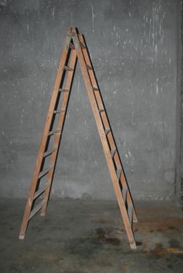 Escalera de pintor de madera en tijera de hasta 12 peldaños