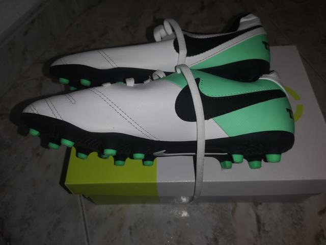 - Botas fútbol nike