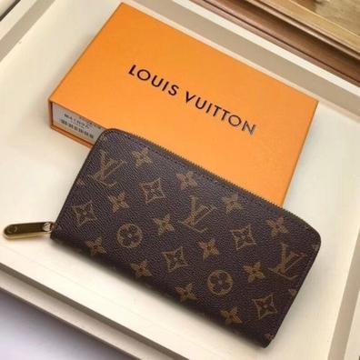 Billetera de hombre LOUIS VUITTON de segunda mano por 350 EUR en Barcelona  en WALLAPOP