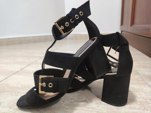 Sandalias negras tacon stradivarius hot sale