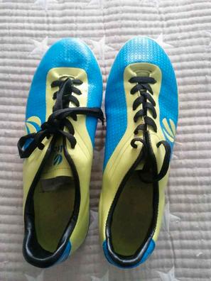 Botas futbol tacos niños de segunda mano por 15 EUR en Granada en WALLAPOP