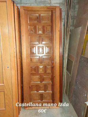 Puerta corredera con herrajes de acero hecha en madera dura de pino con  acabado natural 90