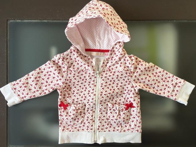 Milanuncios Vendo Sudadera Blanca y roja con capucha