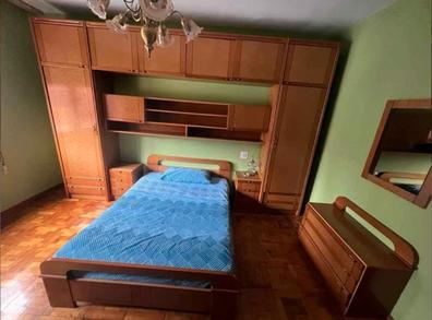 Dormitorio juvenil de diseño para colchón de 135x190 en Pamplona Navarra