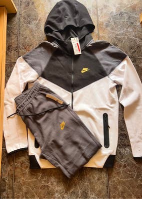 Nike tech fleece blanco y gris de segunda mano para hombre