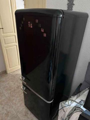 frigorifico negro