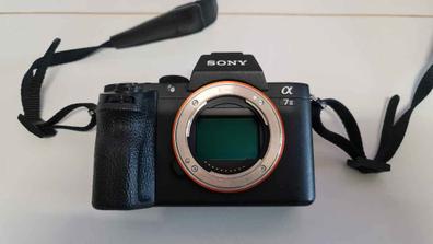 Sony Alpha 7 IV - Cámara sin espejo con objetivo Sony 28-70 mm F3.5-5.6 (33  MP, enfoque automático en tiempo real, 10 fps, 4K60p, pantalla táctil  multiángulo, batería Z), Color Negro : : Electrónica