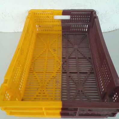 Caja modelo largo de material plástico con contenedor y cubetas