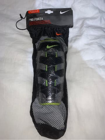 - Canilleras Nike T90