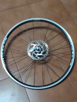 Llanta de 26 con eje pasante de 15mm de segunda mano Milanuncios