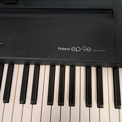 Roland - HP-302  SuperNATURAL Piano