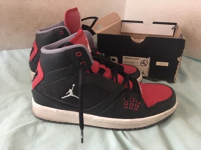 - Air Jordan 1 Rojas