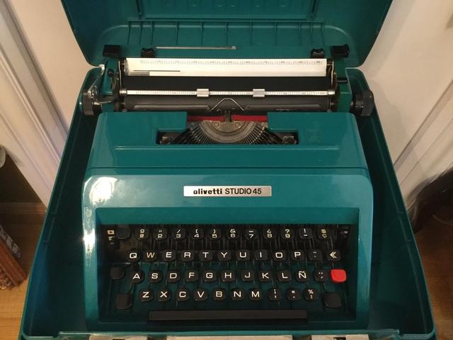 Máquina de escribir Olivetti Studio 45