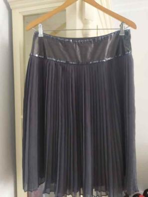 Falda de tablones plateada con cierre en costado. S-M
