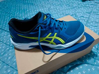 Zapatillas Asics niño nuevas número 32'5 de segunda mano por 15 EUR en  Almendralejo en WALLAPOP