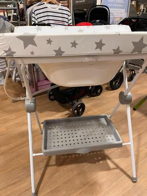 bañera bebé con patas y cambiador (plegable) de segunda mano por 50 EUR en  Poligono Industrial Alcobendas en WALLAPOP