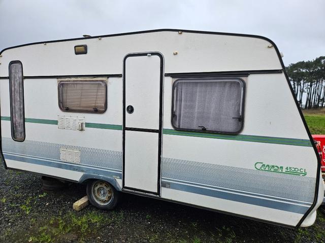 Milanuncios Se vende caravan canad sin doc