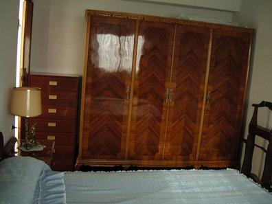 2 dos mesitas de dormitorio antiguas estilo rústico. s.XIX. Pareja de  mesillas de noche antiguas.
