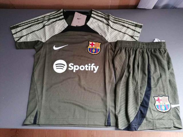 Milanuncios - Equipacion Barcelona niño