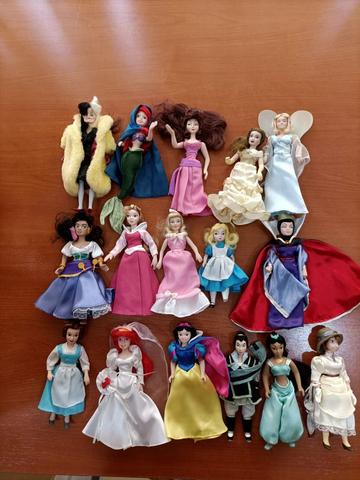 Milanuncios Colecci n 16 mu ecas de porcelana DISNEY