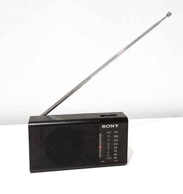 Radio Portátil SONY ICF-P37 (Negro - Analógico - FM/AM - Pilas)