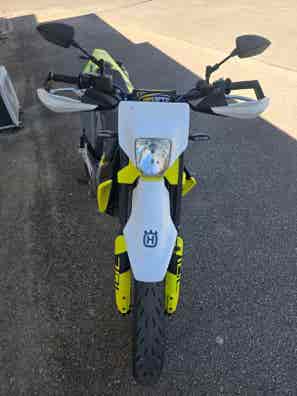 HUSQVARNA - 701 SUPERMOTARD