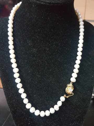 - Collar de perlas con broche oro 18k