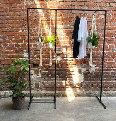 Resultado de imagen para percheros de pie para tienda  Pipe clothes rack,  Vintage industrial bathroom, Vintage industrial decor