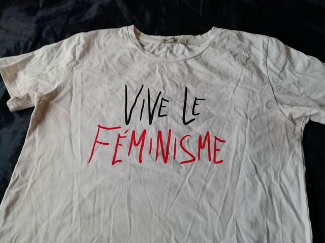 Camiseta feminista zara hot sale