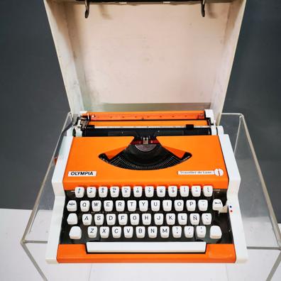 antigua VINTAGE maquina de escribir AMAYA made in spain con Ñ TYPEWRITER