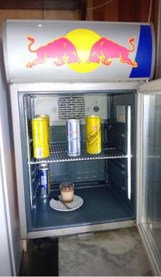 Mini frigo Red Bull di seconda mano per 499 EUR su Bembrive su WALLAPOP