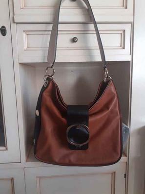 Bolso Guess de segunda mano por 35 EUR en Castellar del Vallès en