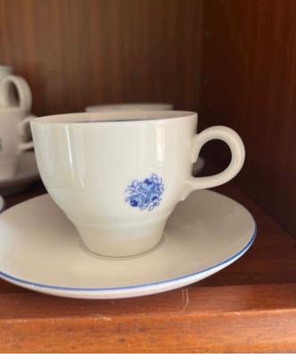 Taza metálica retro, estética vintage. Taza de esmalte. Taza esmaltada