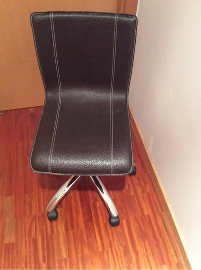 SILLA GIRATORIA EN CUERO VINTAGE