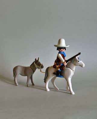 Figurine Playmobil Cowboy Avec Baril - Occasion - Pièce Détachée Salon