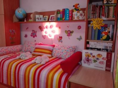 Dormitorio juvenil con cama con cajones y armario de rincón en Pamplona  Navarra