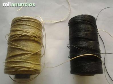 Bobinas de hilo encerado para coser cuero en color beige